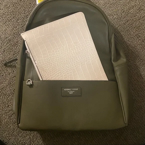 Backpack - Picture 4 of 4